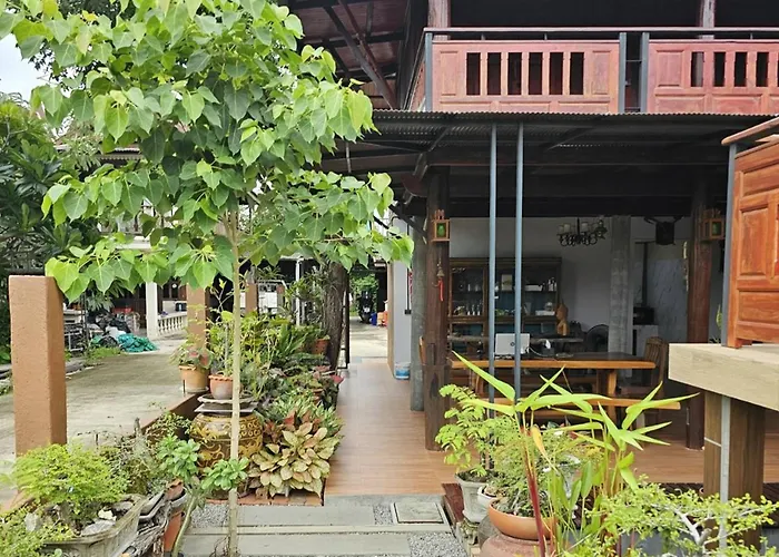 Nipatra Hotel *